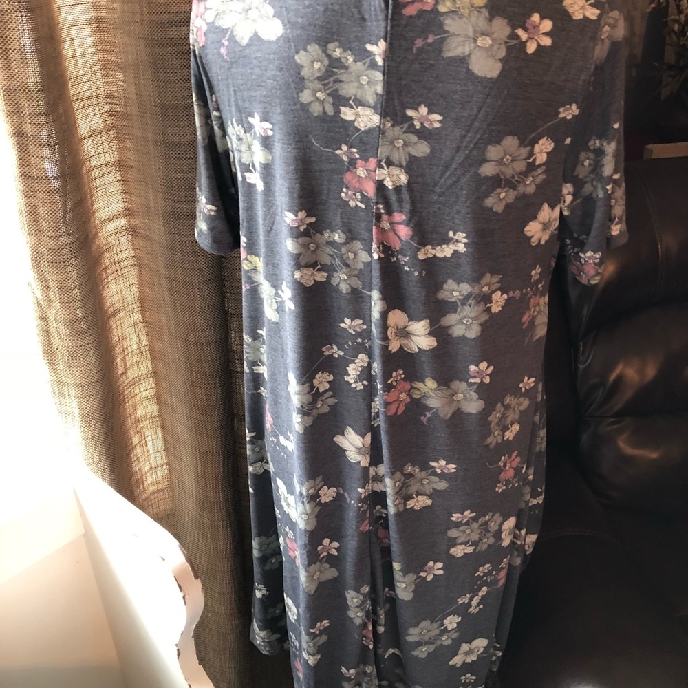 Ladies top all sizes - Picture 5 of 6